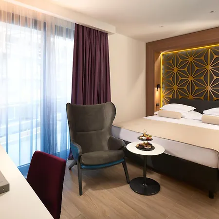 Amphora Hotel 4*