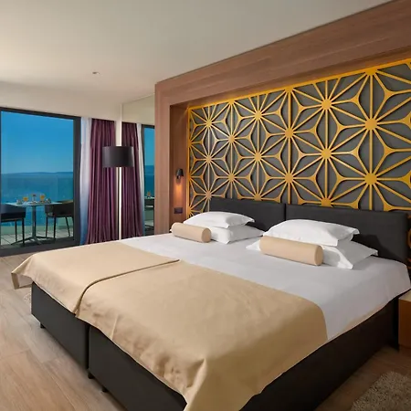 Amphora 4* سبليت