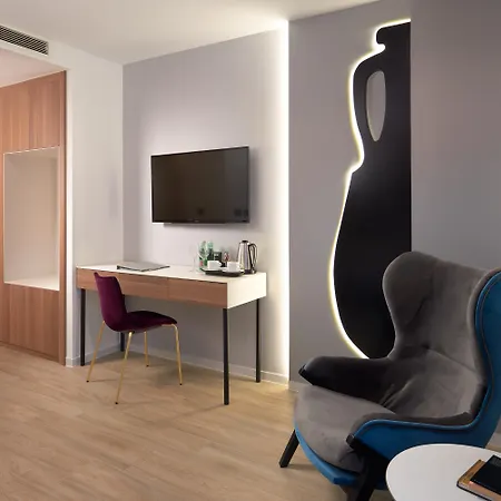 Amphora Hotel 4*