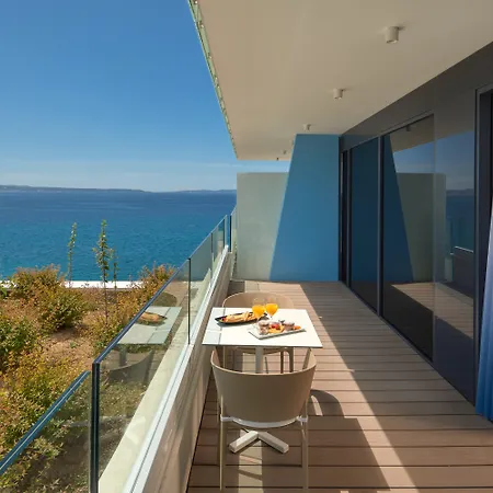 Amphora Hotel 4*