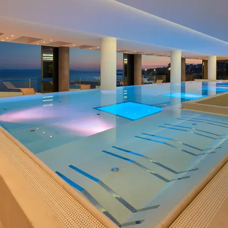 Amphora Hotel 4*